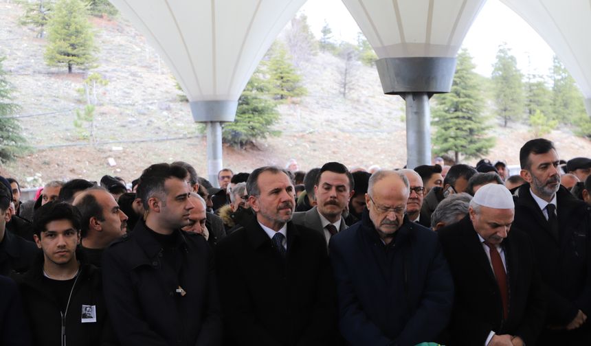 Usta yazar Bülent Akyürek, son yolculuğuna uğurlandı