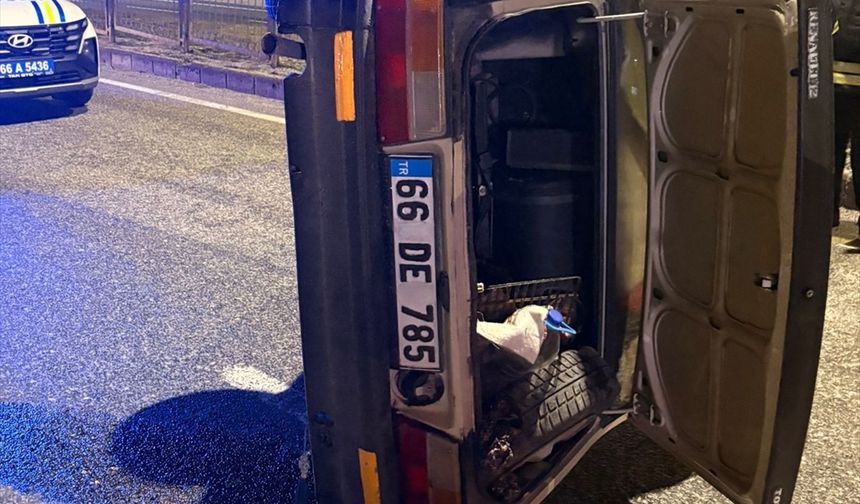 Yozgat'ta devrilen otomobildeki 3 kişi yaralandı