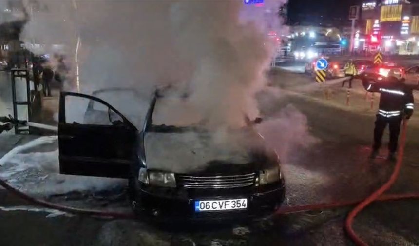 Yozgat'ta seyir halindeki otomobil yandı