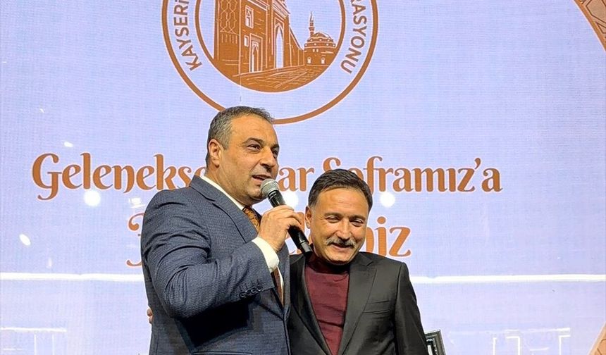 Akıncılar Belediye Başkanı Sevinç'ten Kayseri Valisi Çiçek'e fahri hemşehrilik beratı