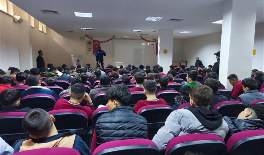 Niğde'de dolandırıcılık ve sahtecilik konularında bilgilendirme yapıldı