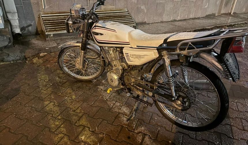 Sivas'ta motosiklet çaldığı iddiasıyla yakalanan 4 zanlıdan 2'si tutuklandı