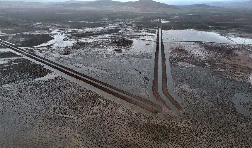 Tuzla Palas Gölü yağışlarla 41 yıl önceki havzasına yeniden kavuştu