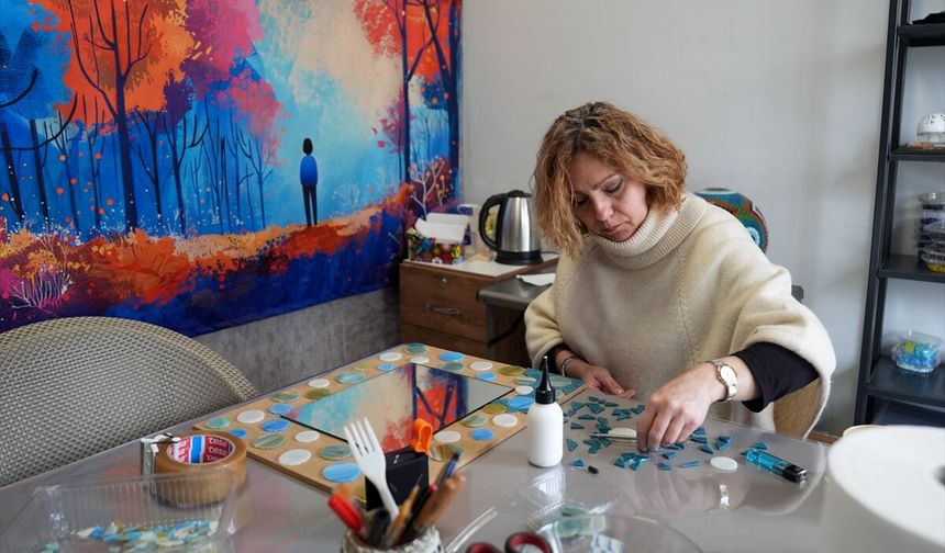 ÜRETİMLE GÜÇLENEN KADINLAR - Mozaikle işlediği dekoratif ürünleri küresel pazar yeriyle dünyaya ulaştırmaya hazırlanıyor