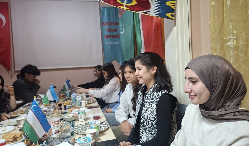 Eskişehir’de Gönül Köprüsü: Özbekistanlı Gençler Türk Dünyası Lezzetlerini Sofraya Taşıdı!