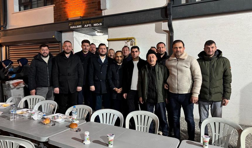 Emek Mahallesi’nde Dev Gönül Sofrası: Engin Vural Yüzlerce Kişiyle İftarda Buluştu