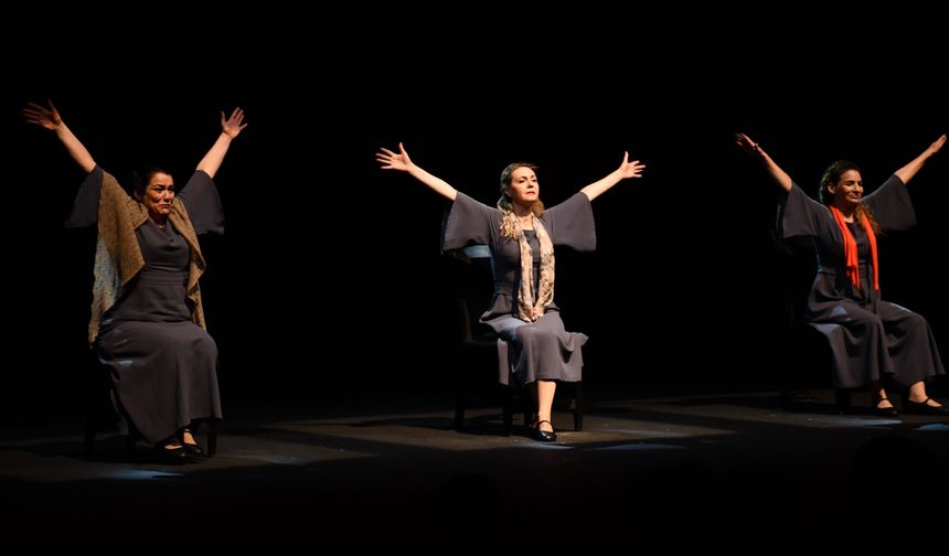 Eskişehir Şehir Tiyatroları Balıkesir'de Sanatseverlerle Buluştu