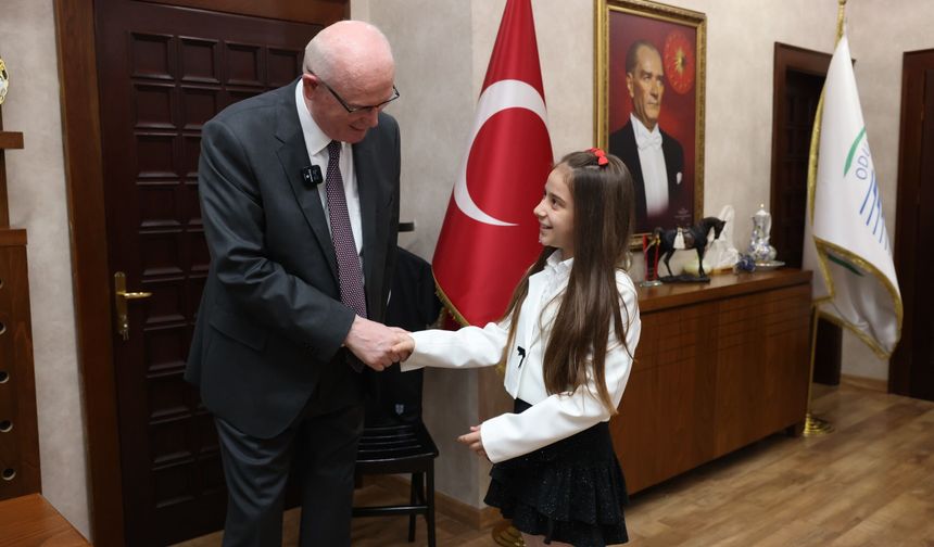 23 Nisan geleneği minik Melis'le yaşatıldı