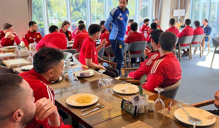 AK Parti Milletvekili Hatipoğlu, Eskişehirspor’u maç öncesi ziyaret etti