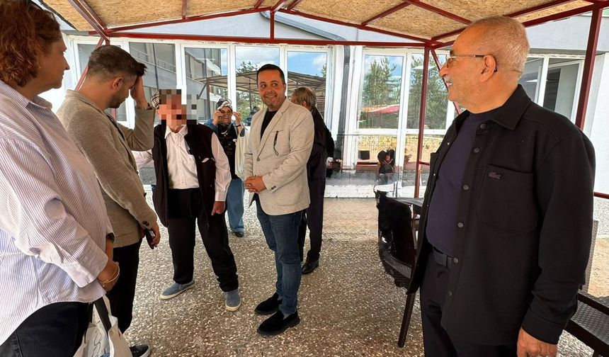 MHP Tepebaşı İlçe Başkanlığı'ndan Babalar Günü'nde Anlamlı Huzurevi Ziyareti