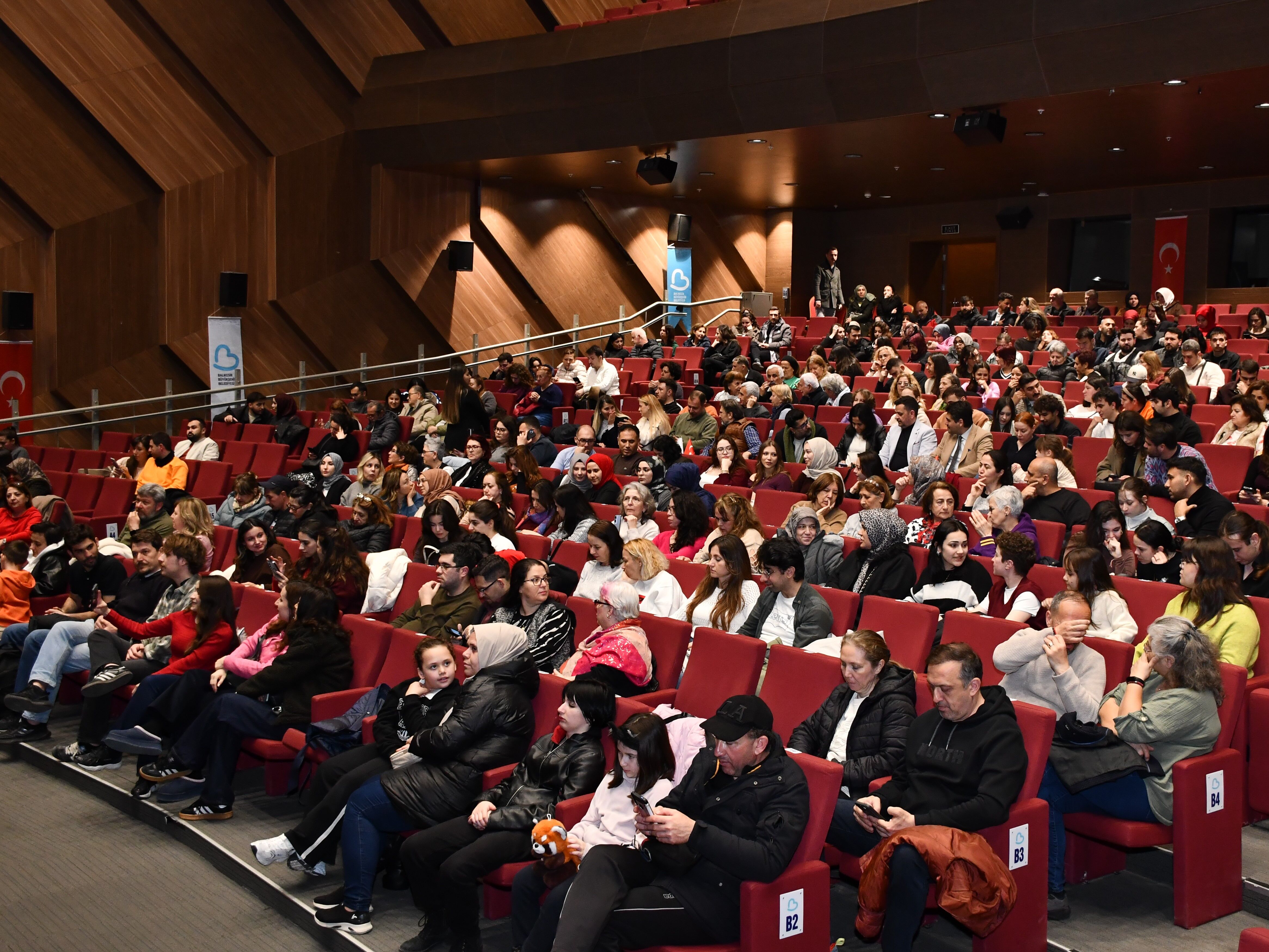 “Sen İstanbul’dan Daha Güzelsi̇n” 